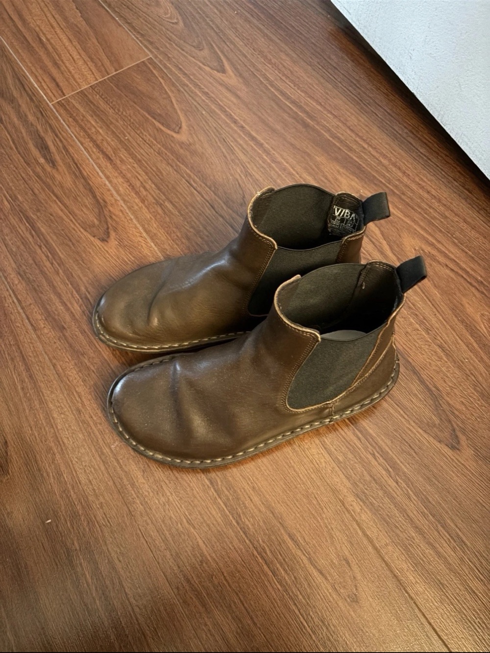 VIBAE Unisex Brown Leather Chelsea Boots W9 M7